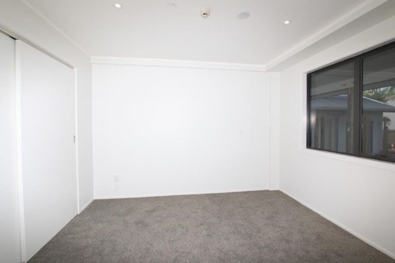 Photo of property in 26a/30 Westward Ho, Glen Eden, Auckland, 0602