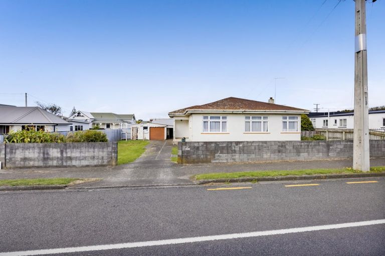 Photo of property in 225 South Road, Hawera, 4610