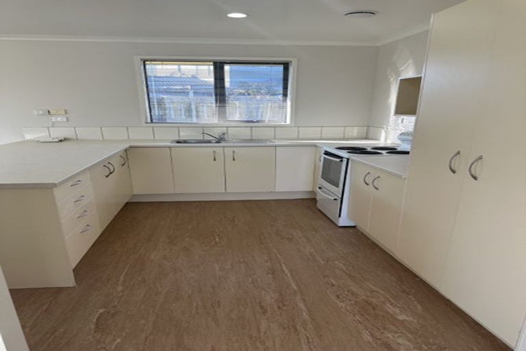 Photo of property in 2 Reef Place, Mangere, Auckland, 2022