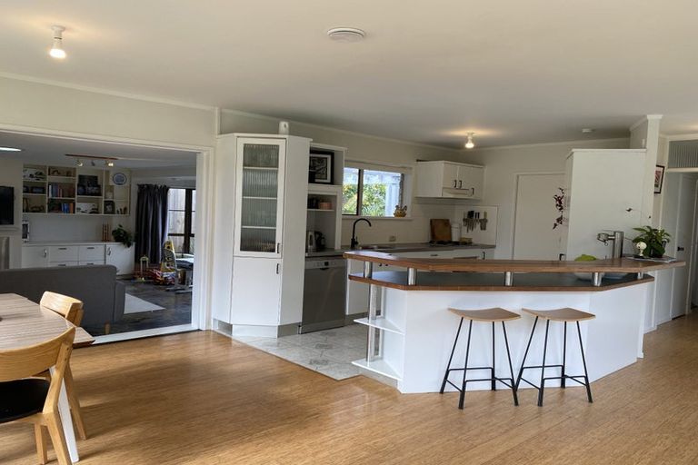 Photo of property in 9 Sealand Place, Mangere Bridge, Auckland, 2022