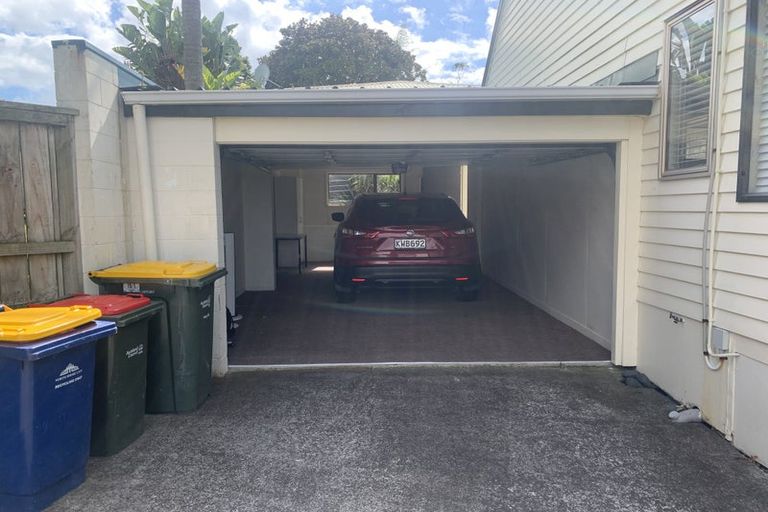 Photo of property in 1/15 Sunnynook Road, Forrest Hill, Auckland, 0620