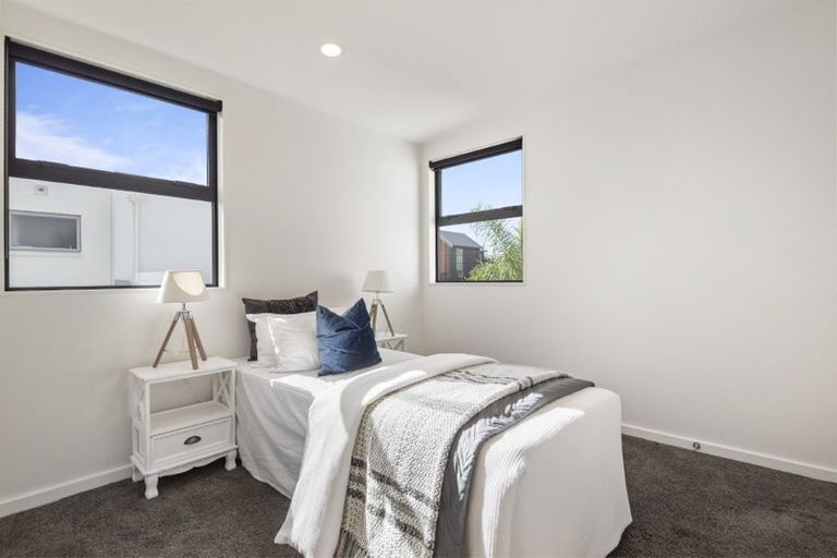 Photo of property in 17 Waitemata Road, Hauraki, Auckland, 0622