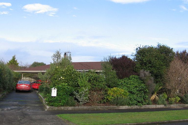 Photo of property in 3 Mokau Place, Terrace End, Palmerston North, 4410