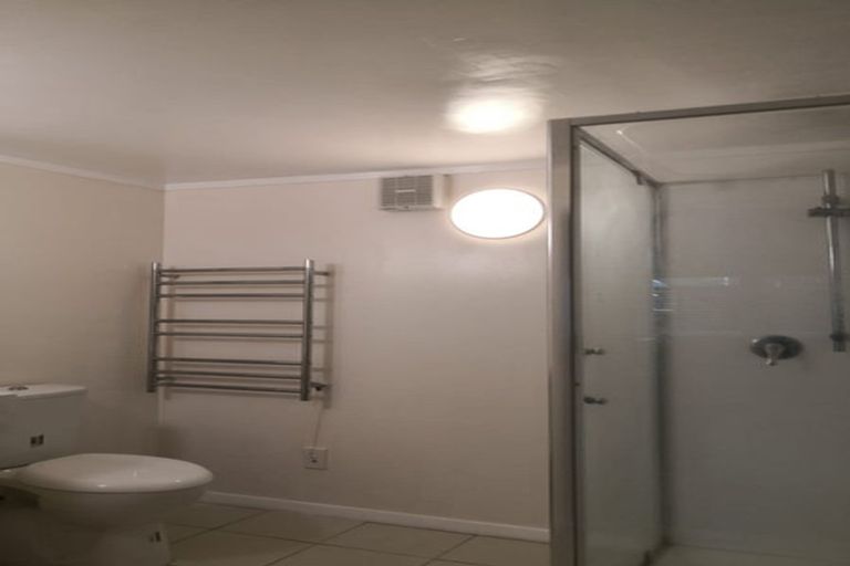 Photo of property in 6 Rixon Grove, Mount Victoria, Wellington, 6011