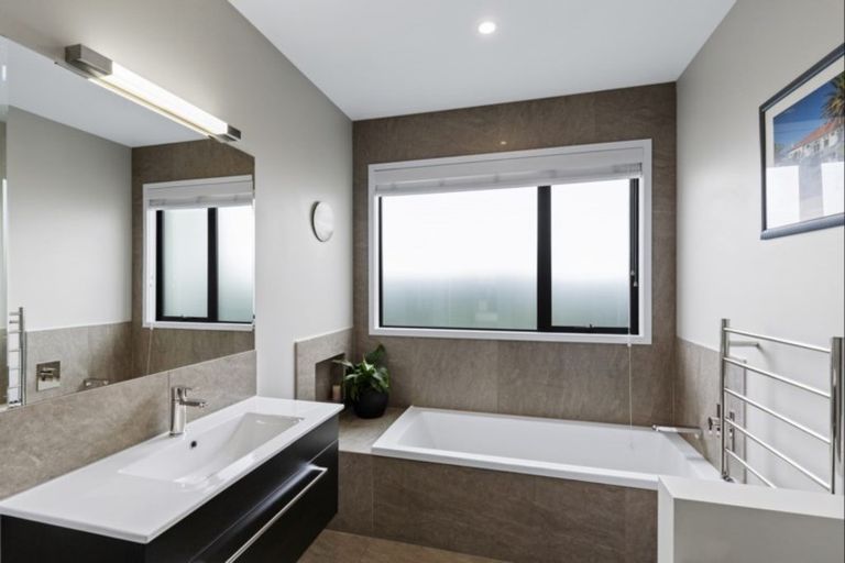 Photo of property in 27 Pendeen Crescent, Jacks Point, Queenstown, 9371