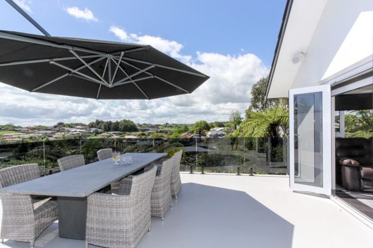 Photo of property in 7a Caledonia Place, Highlands Park, New Plymouth, 4312