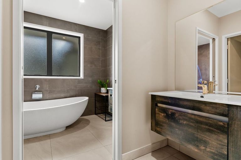 Photo of property in 2d Country Club Lane, Waiuku, 2123