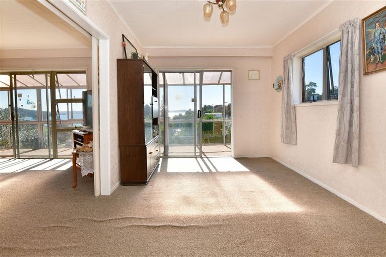 Photo of property in 8 Kathy Terrace, Stanmore Bay, Whangaparaoa, 0932
