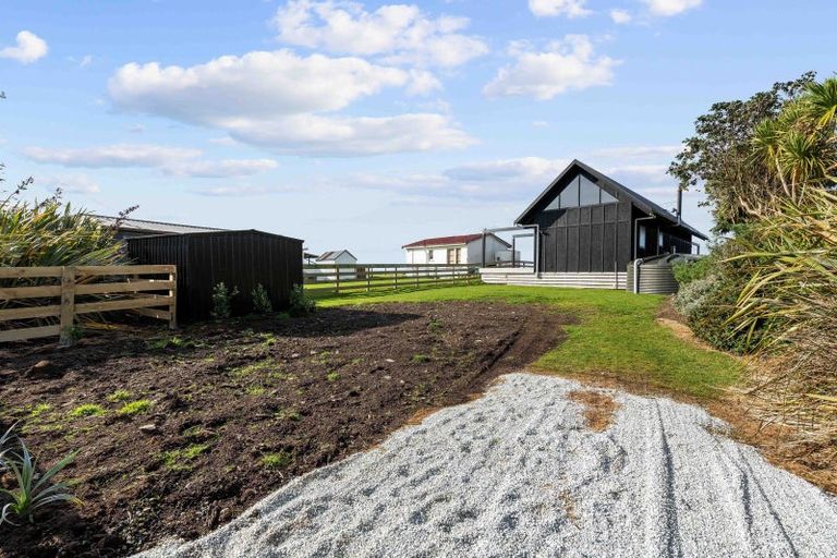 Photo of property in 497 Waikawa-curio Bay Road, Curio Bay, Tokanui, 9884