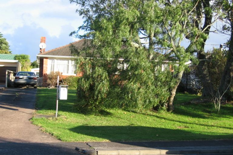 Photo of property in 4 Amberley Avenue, Te Atatu South, Auckland, 0610