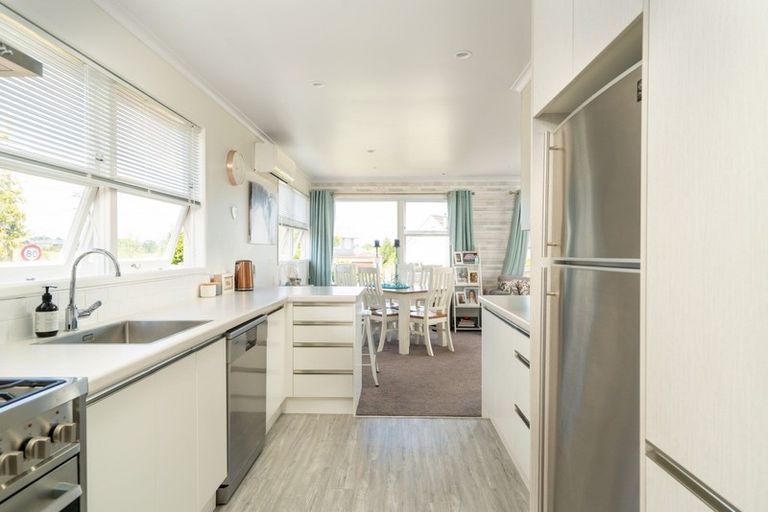 Photo of property in 38 Aubrey Crescent, Rainbow Point, Taupo, 3330