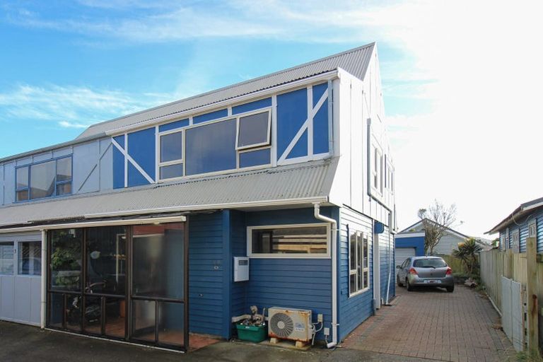 Photo of property in 4/30 Lyall Parade, Lyall Bay, Wellington, 6022