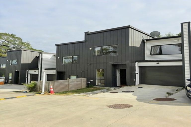 Photo of property in 32 Korokio Lane, Henderson, Auckland, 0612