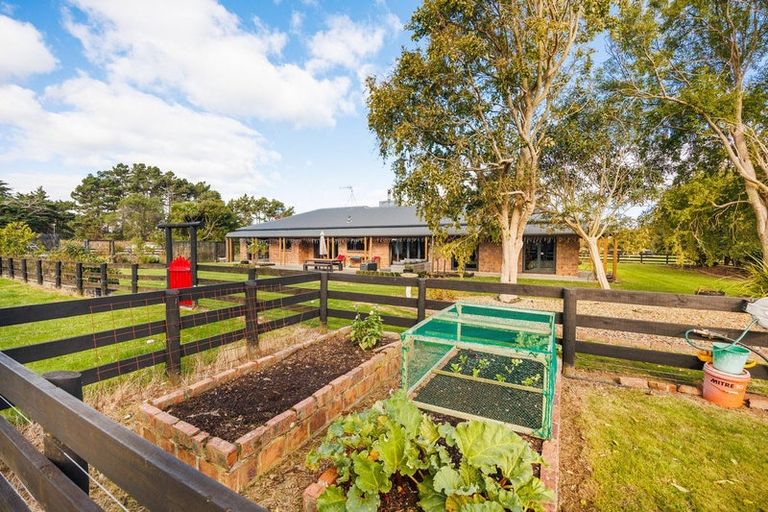 Photo of property in 38 Brandon Hall Road, Bulls, 4894