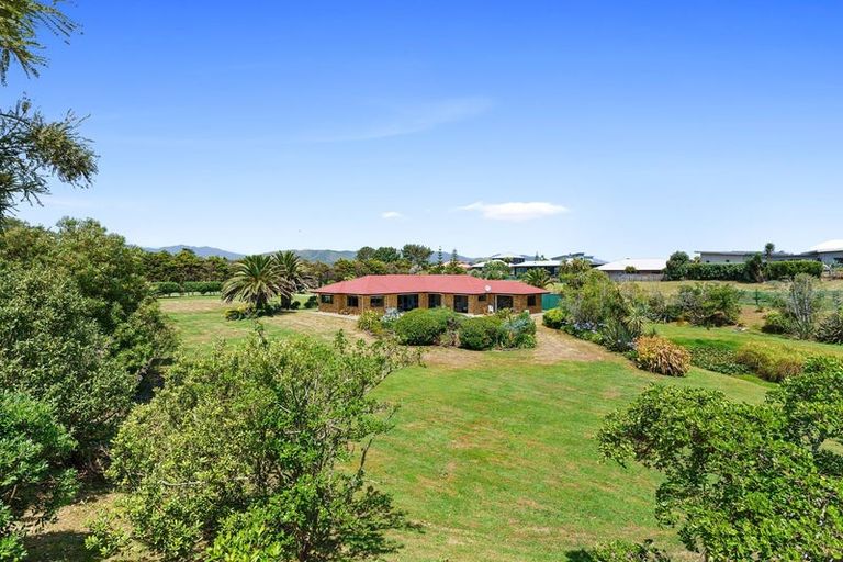 Photo of property in 47 Rutherford Drive, Waikanae Beach, Waikanae, 5036