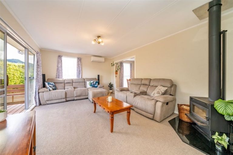 Photo of property in 22 Gemstone Drive, Birchville, Upper Hutt, 5018