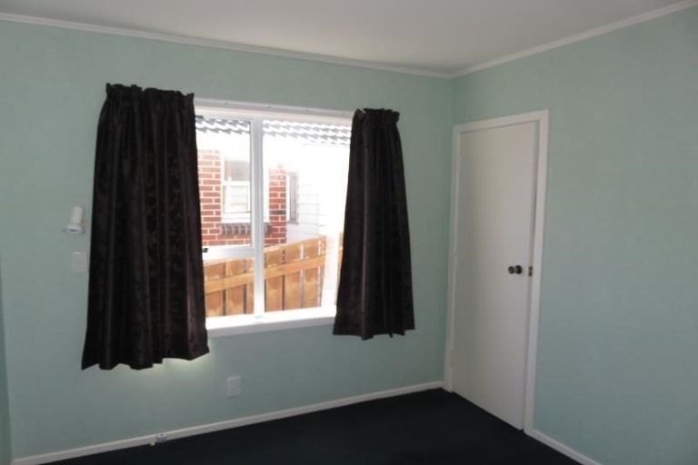 Photo of property in 16 Oswald Crescent, Paparangi, Wellington, 6037