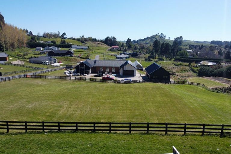 Photo of property in 17 Lochinvar Lane, Acacia Bay, 3385