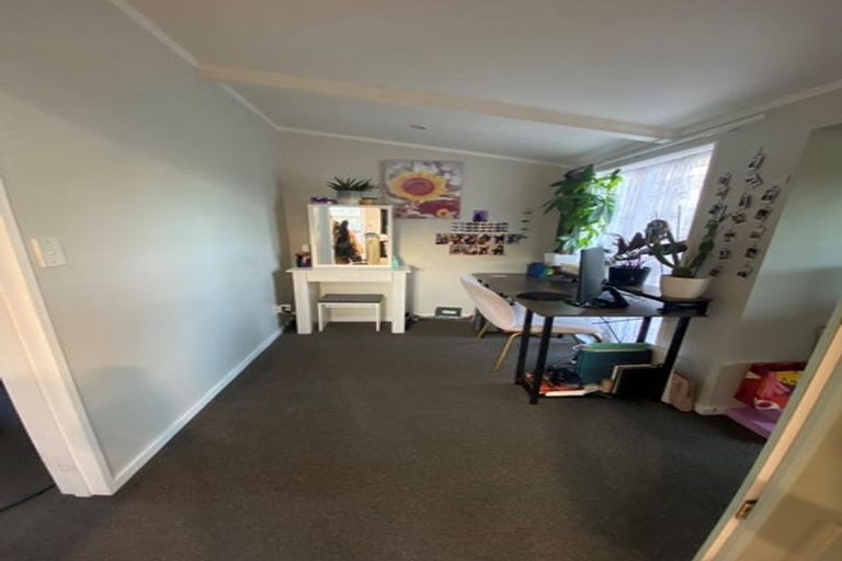Photo of property in 5 Arahanga Grove, Maupuia, Wellington, 6022