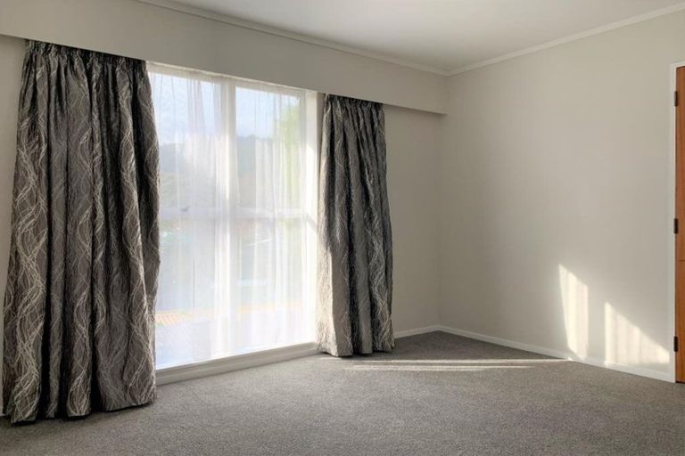 Photo of property in 30 Deller Grove, Silverstream, Upper Hutt, 5019