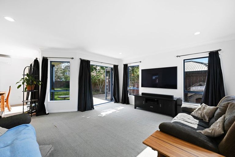 Photo of property in 50 Waiwherowhero Drive, St Andrews, Hamilton, 3200