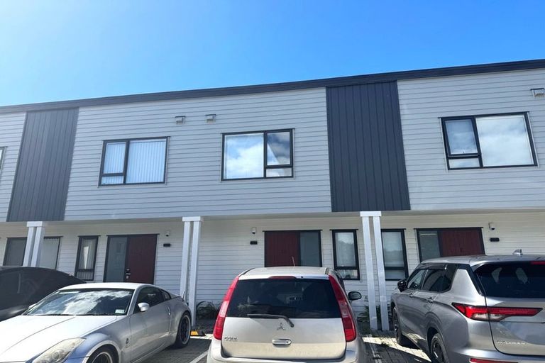 Photo of property in 12d Shamrock Lane, Te Atatu Peninsula, Auckland, 0610