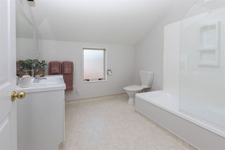 Photo of property in 2 Rosefield Lane, Northcote, Christchurch, 8052