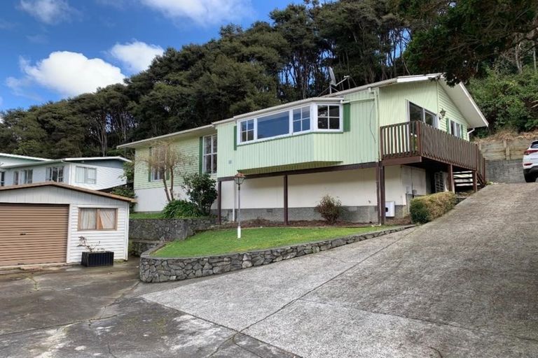 Photo of property in 30 Deller Grove, Silverstream, Upper Hutt, 5019