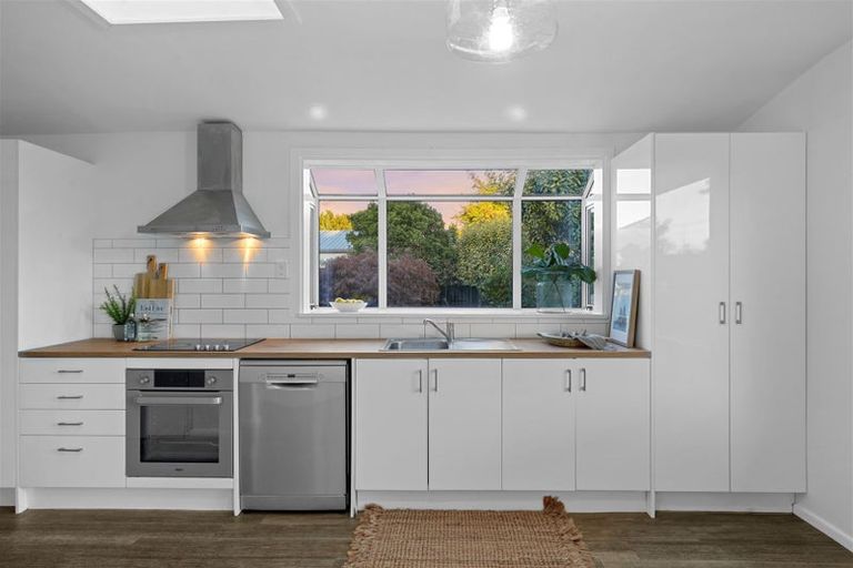 Photo of property in 87 Edward Avenue, Edgeware, Christchurch, 8013