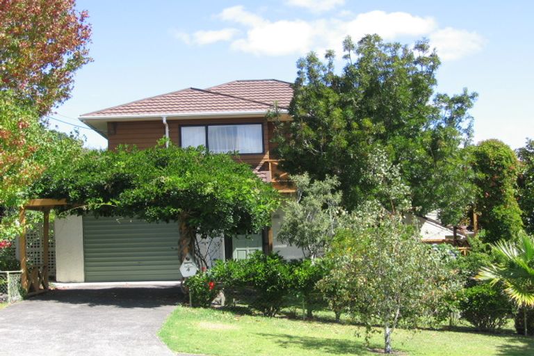 Photo of property in 4 Rae Road, Campbells Bay, Auckland, 0620