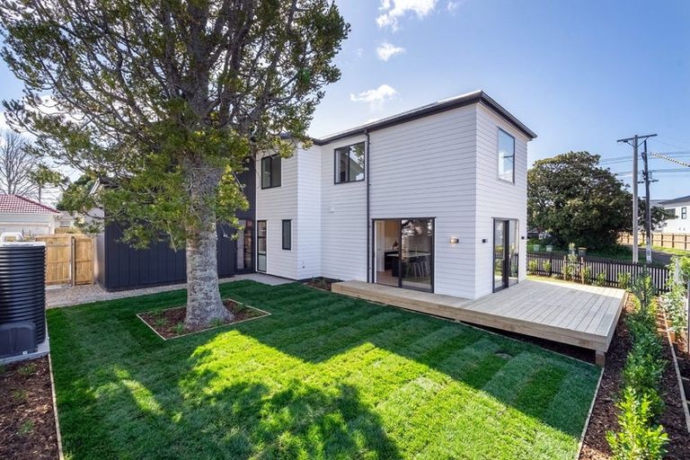 Photo of property in 32 Swanson Road, Henderson, Auckland, 0610