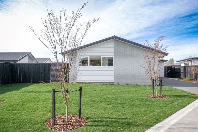 Photo of property in 21 Kekewai Place, Halswell, Christchurch, 8025