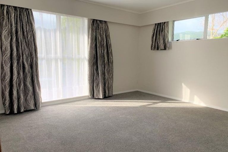 Photo of property in 30 Deller Grove, Silverstream, Upper Hutt, 5019