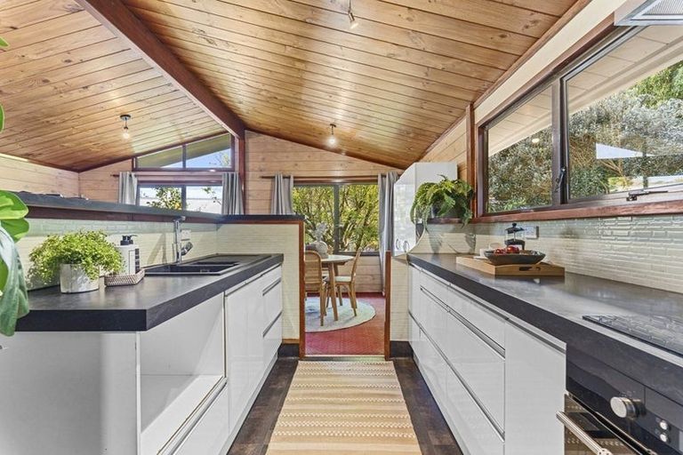 Photo of property in 23 Ambury Place, Merrilands, New Plymouth, 4312
