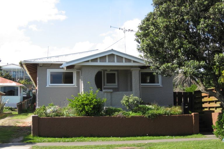 Photo of property in 28 Karaka Street, Castlecliff, Whanganui, 4501