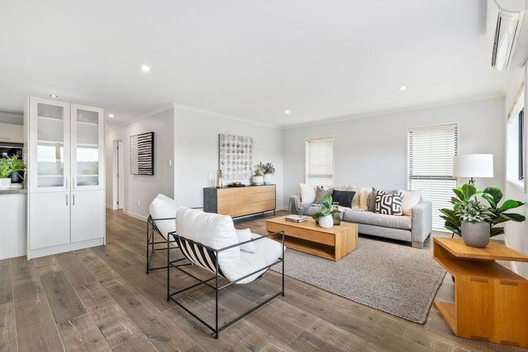 Photo of property in 33 Mural Place, Greenhithe, Auckland, 0632