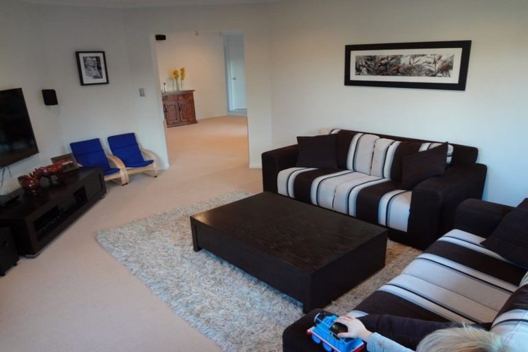 Photo of property in 6 George Deane Place, Greenhithe, Auckland, 0632