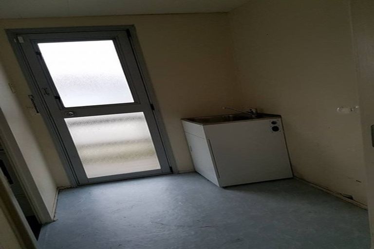 Photo of property in 2/12 Barneys Farm Road, Clendon Park, Auckland, 2103