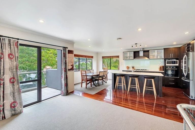 Photo of property in 43 San Marino Drive West, Henderson, Auckland, 0612