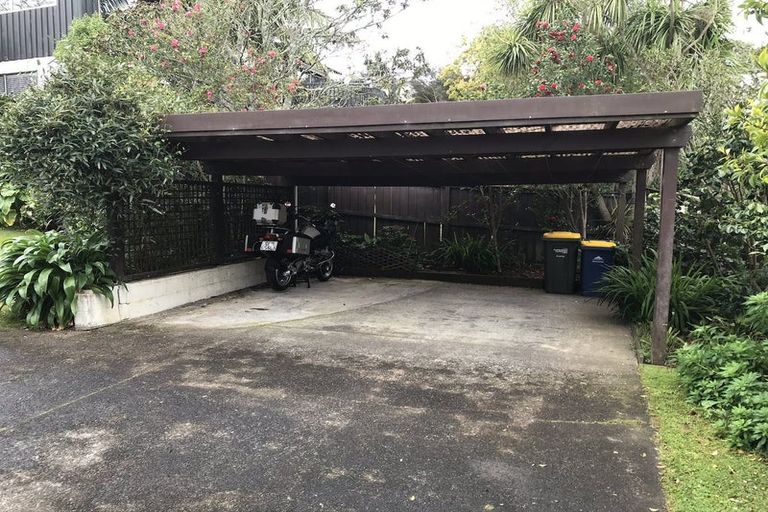 Photo of property in 2/5 Kegworth Place, Browns Bay, Auckland, 0630