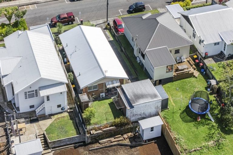 Photo of property in 28b Pendarves Street, New Plymouth, 4310