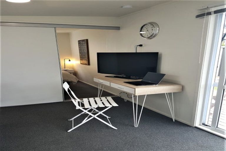 Photo of property in 5 Holgate Avenue, Herald Island, Auckland, 0618