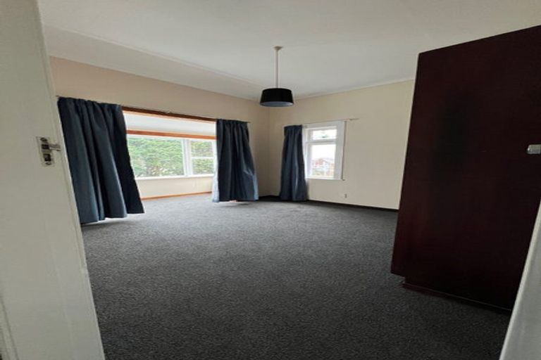 Photo of property in 17 Scarborough Terrace, Mount Victoria, Wellington, 6011