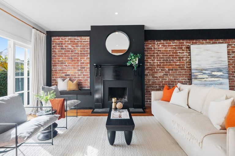 Photo of property in 1092 Great North Road, Point Chevalier, Auckland, 1022