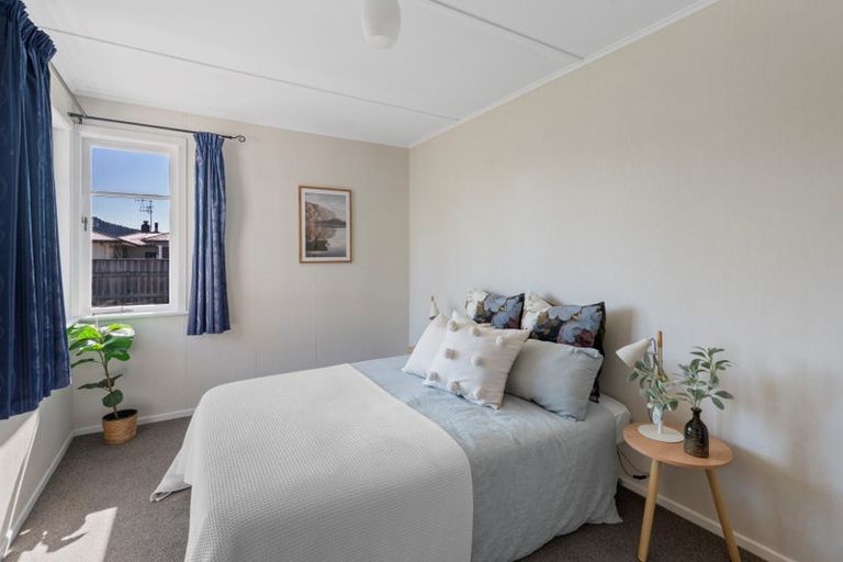 Photo of property in 14 Warwick Crescent, Taradale, Napier, 4112