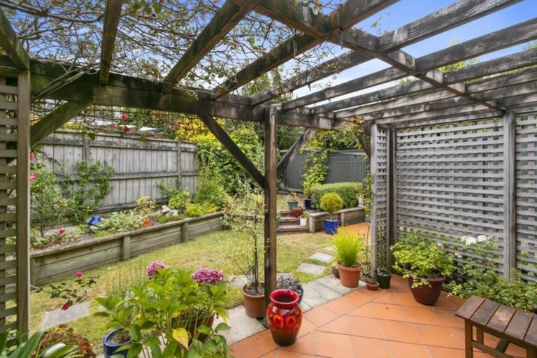 Photo of property in 2/5 Birch Street, Hutt Central, Lower Hutt, 5010