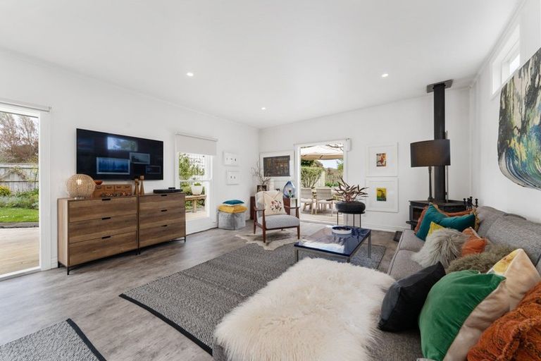 Photo of property in 2 Gleeson Road, Manakau, Levin, 5573