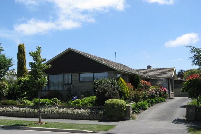 Photo of property in 8 Mirfield Place, Russley, Christchurch, 8042