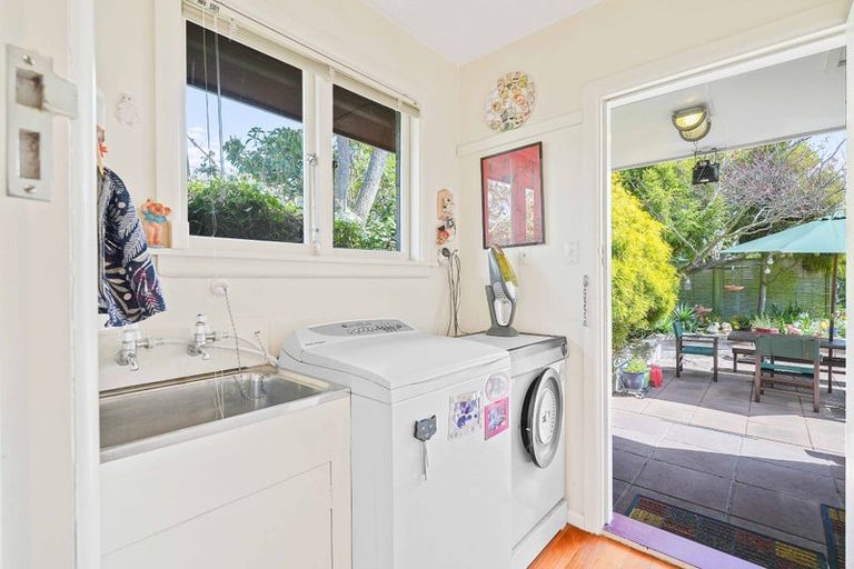 Photo of property in 21 Oakfield Street, Burnside, Christchurch, 8053