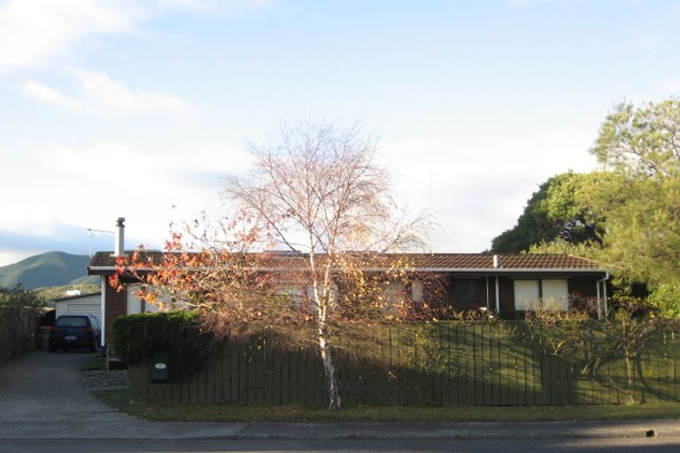 Photo of property in 12 Nugget Grove, Raumati Beach, Paraparaumu, 5032
